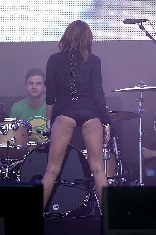 16P Miley Cyrus very sexy and hot see thru and sexy ass paparazzi photos