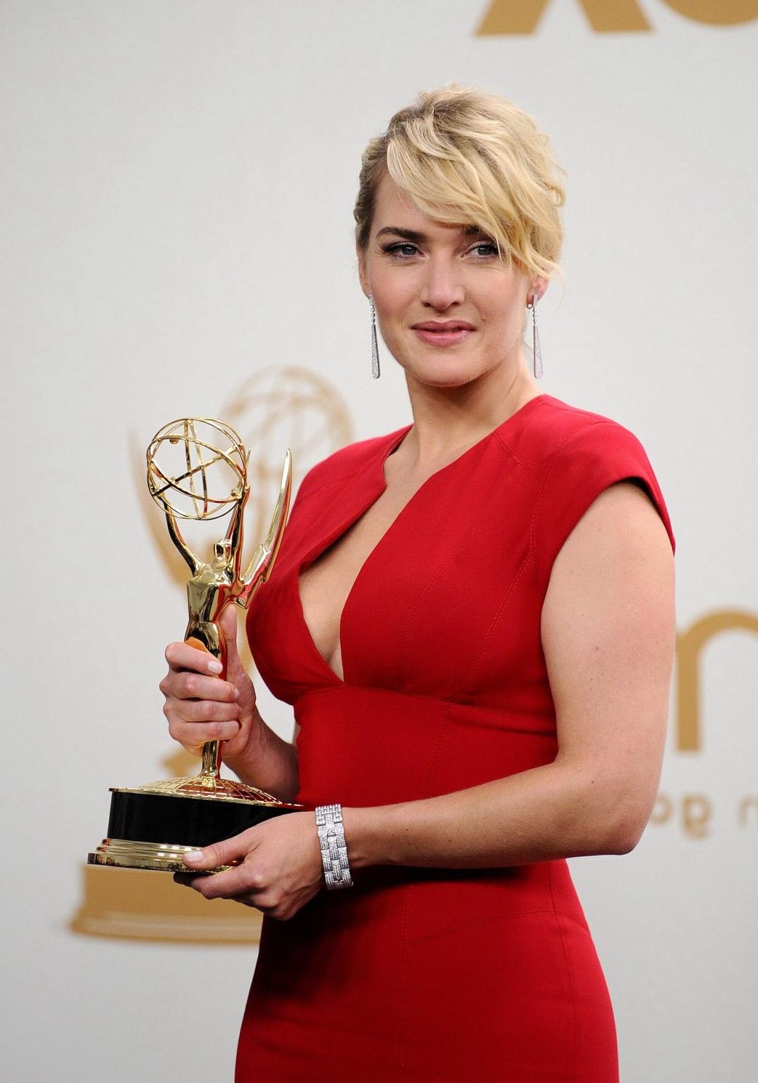 16P Kate Winslet braless showing side boob at 63rd Primetime Emmy Awards