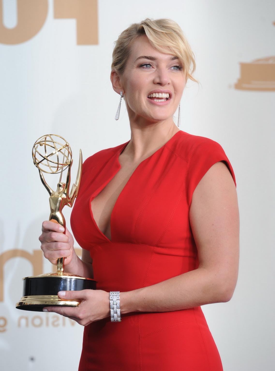 16P Kate Winslet braless showing side boob at 63rd Primetime Emmy Awards