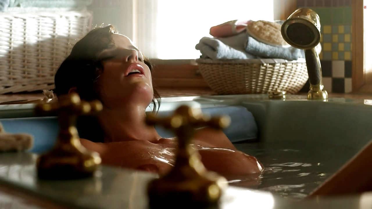 16P Ana Alexander showing her huge tits and fucking hard in nude movie caps