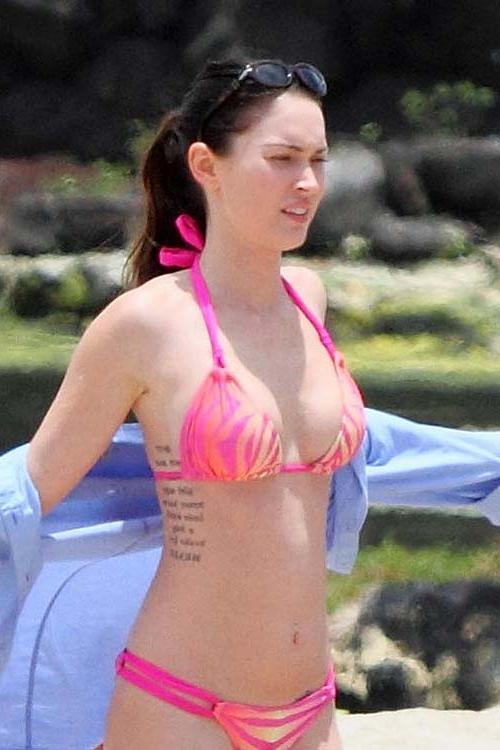 16P Megan Fox exposing fucking sexy body and hot ass in underwear