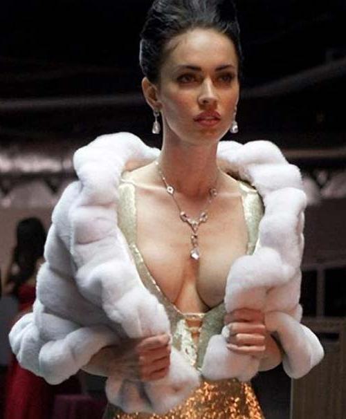 16P Megan Fox exposing fucking sexy body and hot ass in underwear