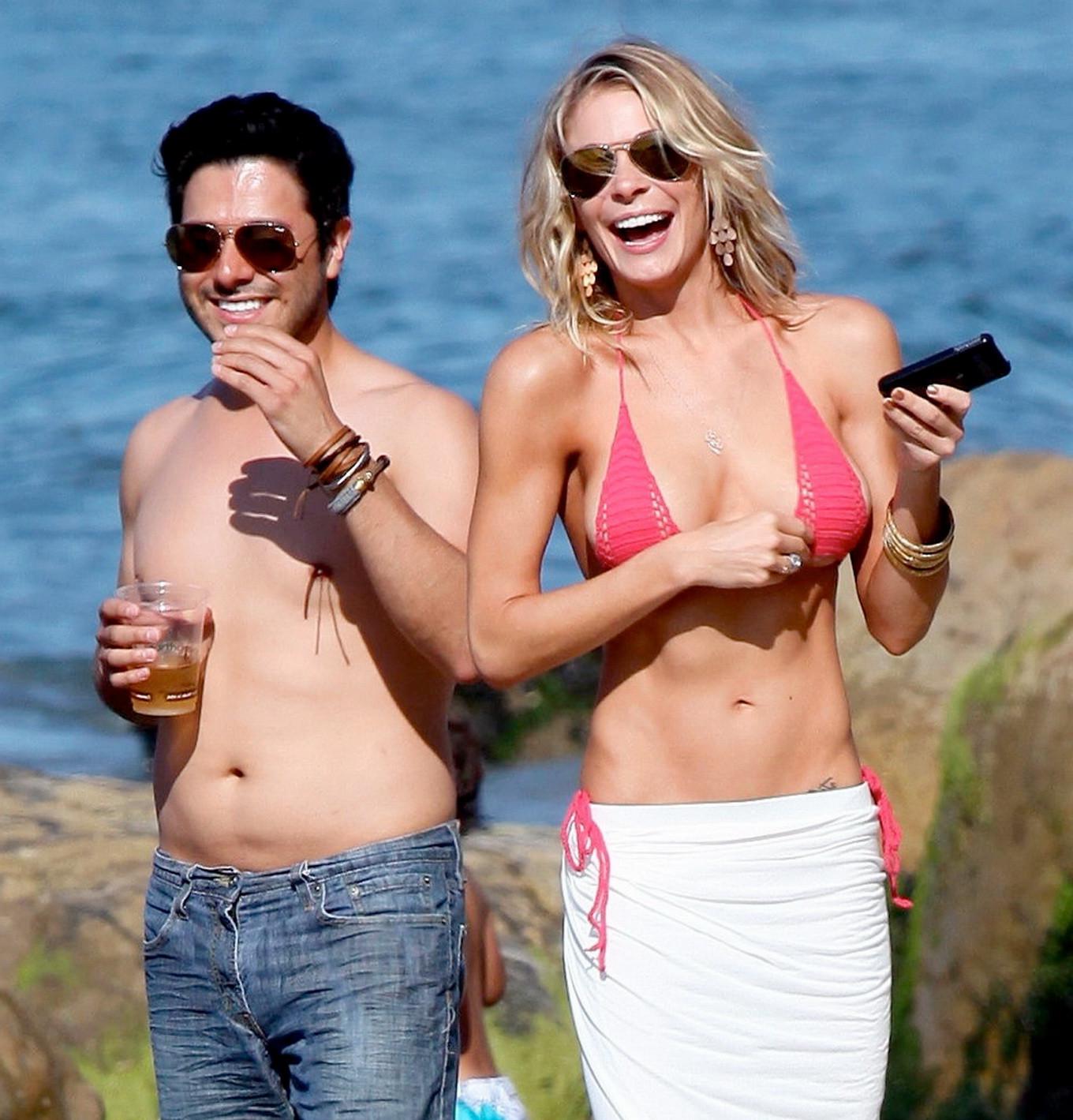 16P LeAnn Rimes wearing three different sexy bikini sets on the beach in Malibu