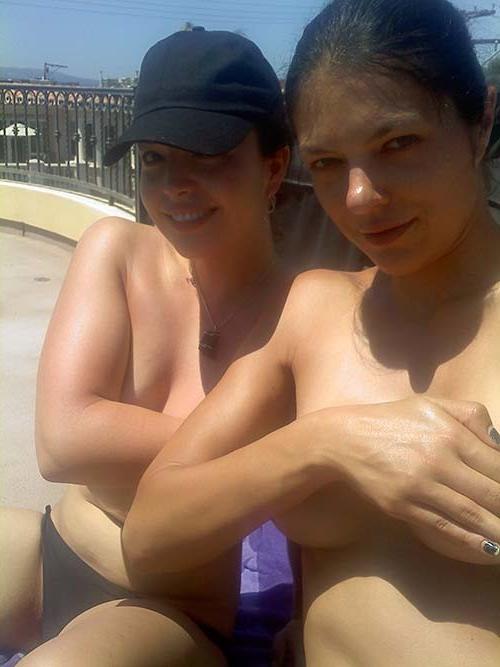 16P Adrianne Curry exposing her sexy body and huge boobs on private photos