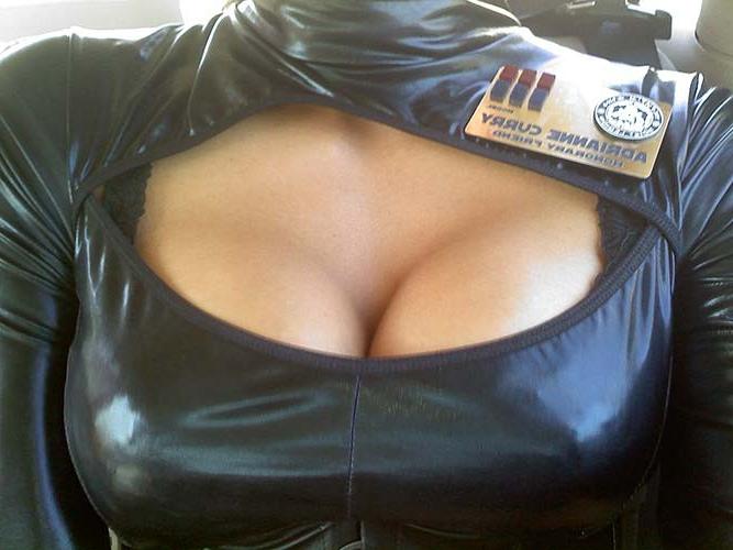16P Adrianne Curry exposing her sexy body and huge boobs on private photos