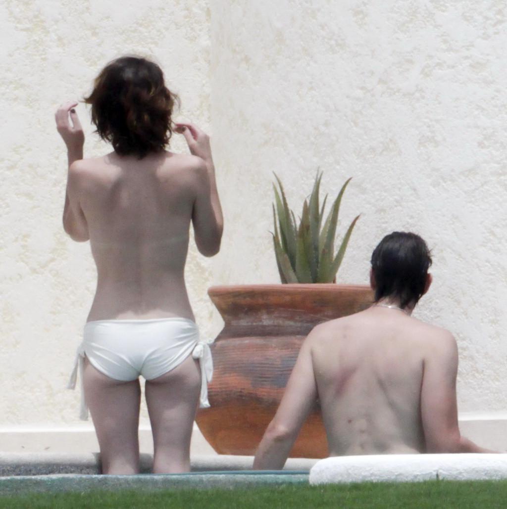 16P Milla Jovovich topless but hiding her boobs in Cabo San Lucas