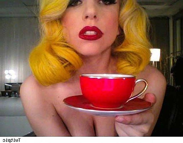 16P Lady Gaga posing nude and showing big boobs and nice pussy