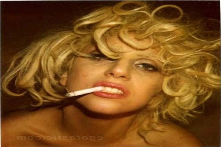 16P Lady Gaga posing nude and showing big boobs and nice pussy