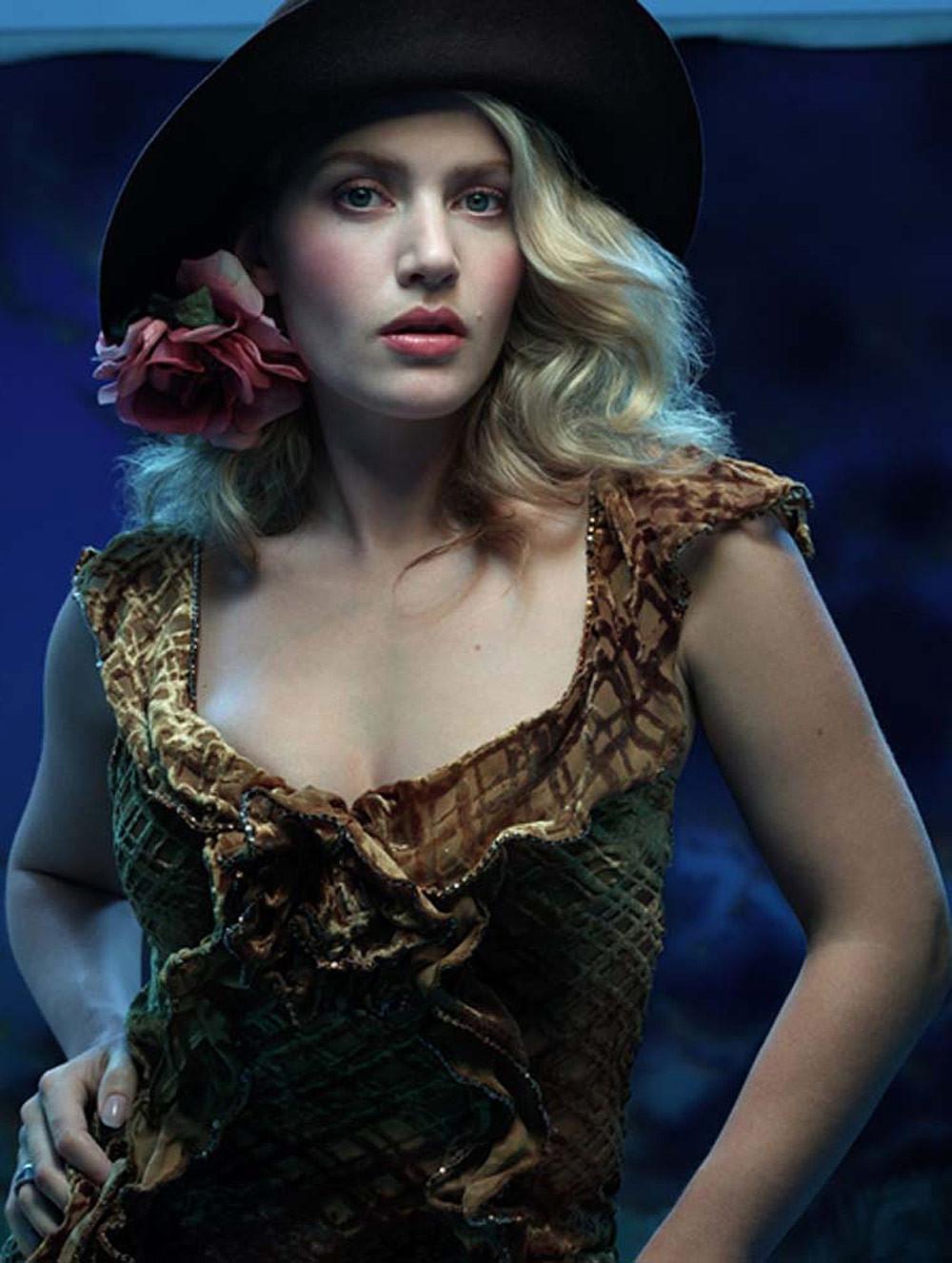 15P Kate Winslet hairy pussy and big nude tits