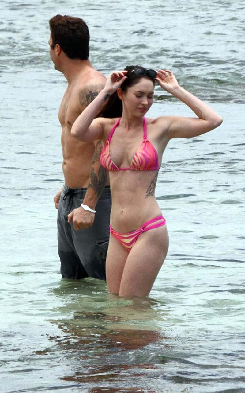 16P Megan Fox exposing fucking sexy body in bikini and huge cleavage
