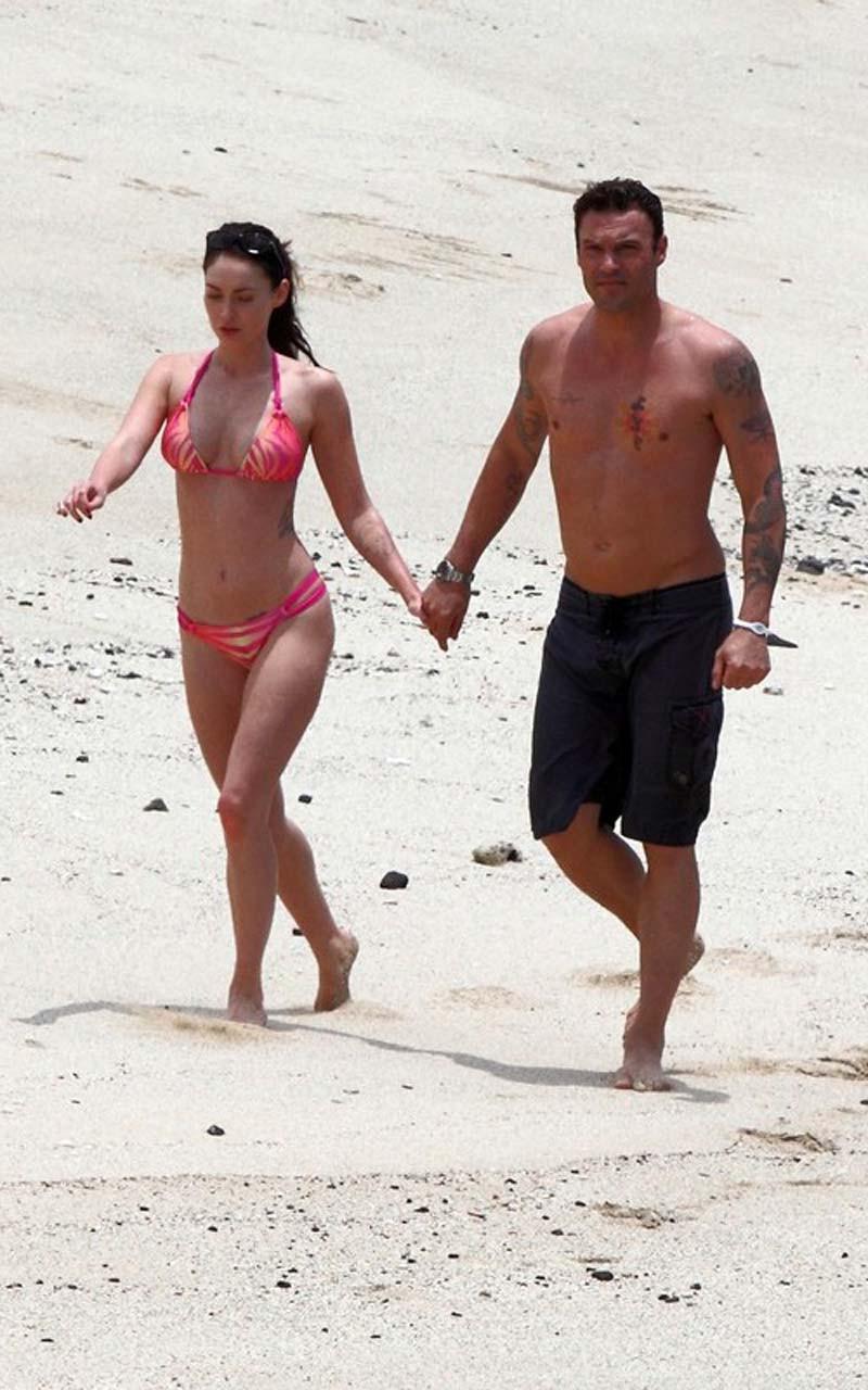 16P Megan Fox exposing fucking sexy body in bikini and huge cleavage
