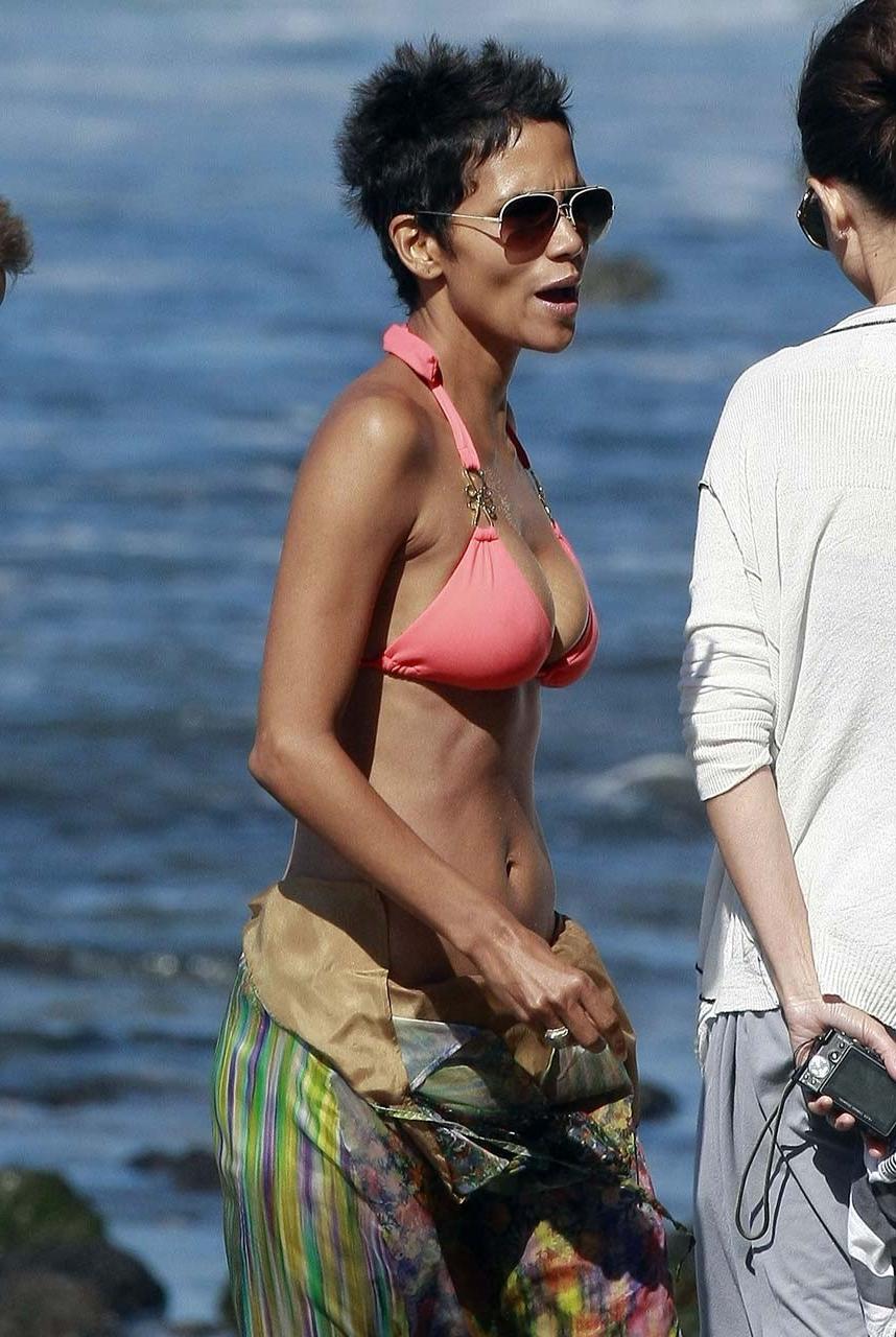 16P Halle Berry exposing fucking sexy body and hot ass in bikini on beach