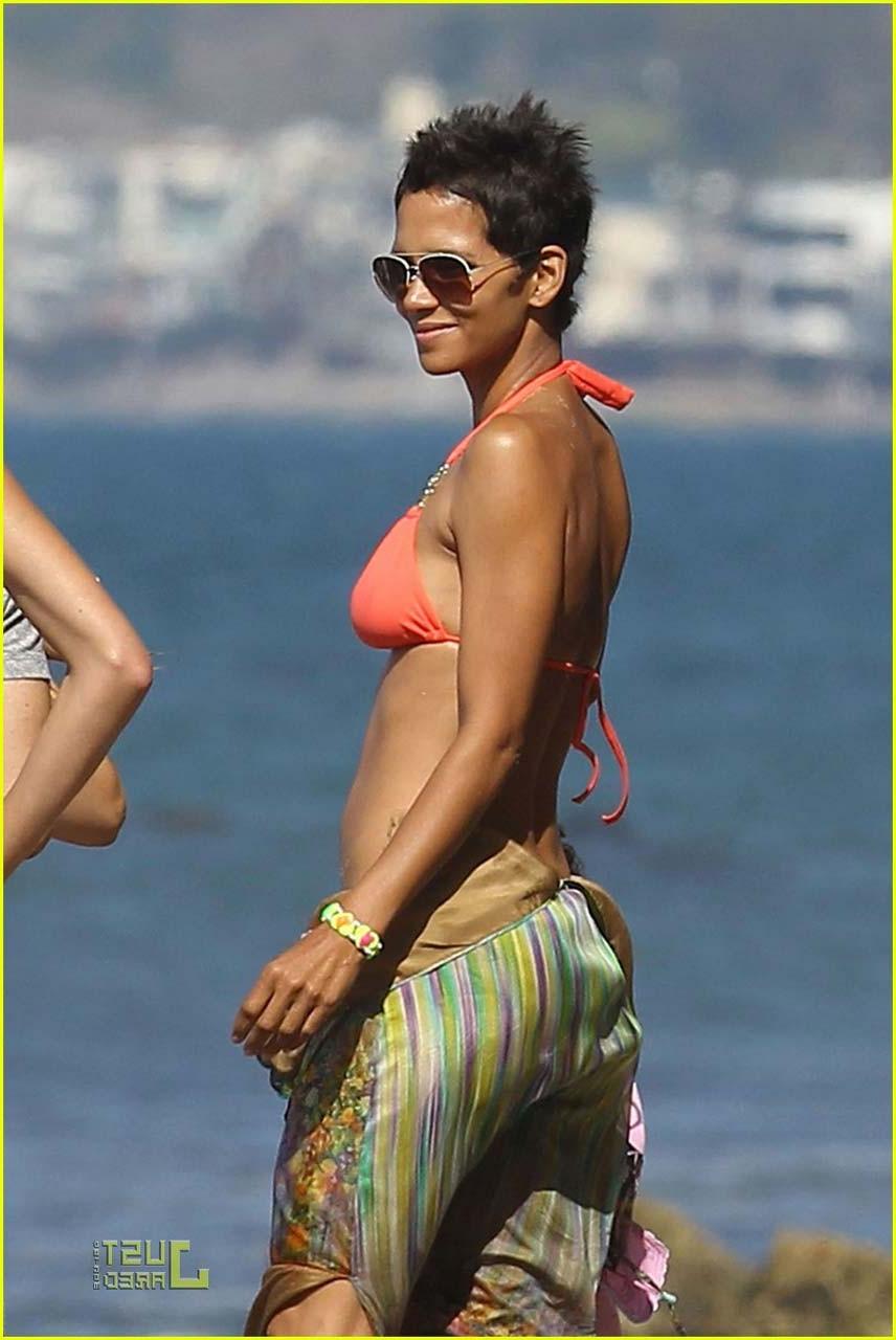 16P Halle Berry exposing fucking sexy body and hot ass in bikini on beach