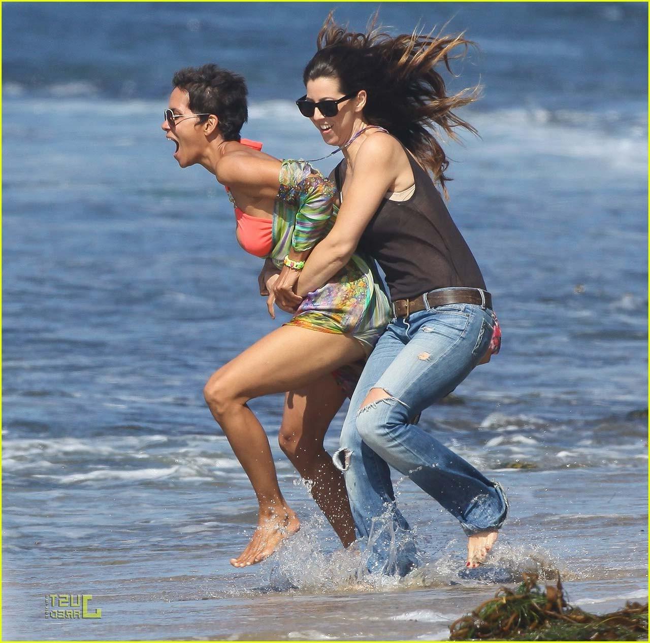 16P Halle Berry exposing fucking sexy body and hot ass in bikini on beach