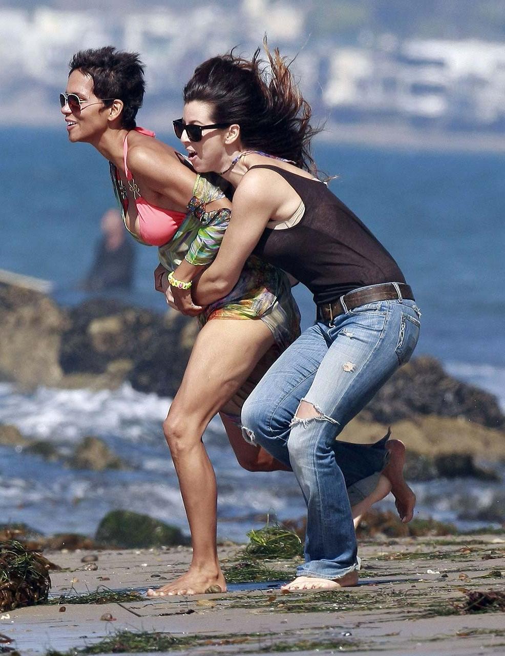 16P Halle Berry exposing fucking sexy body and hot ass in bikini on beach