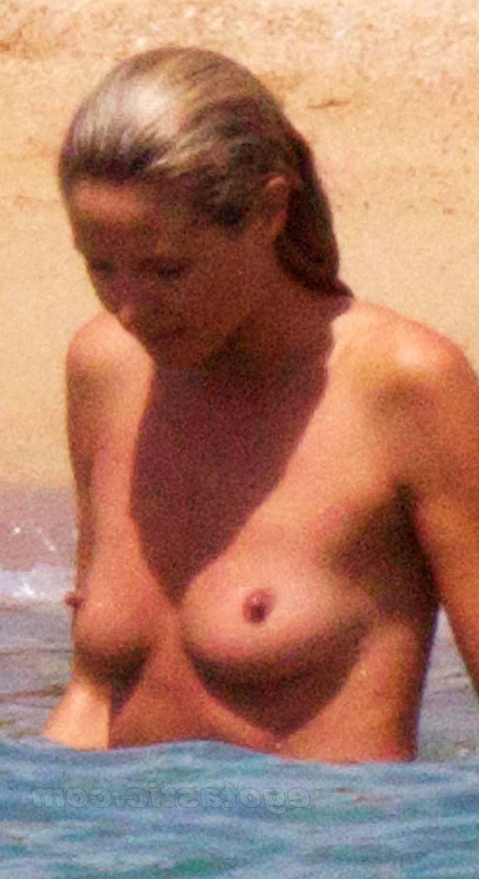 16P Heidi Klum fucking sexy and hot paparazzi topless photos on beach