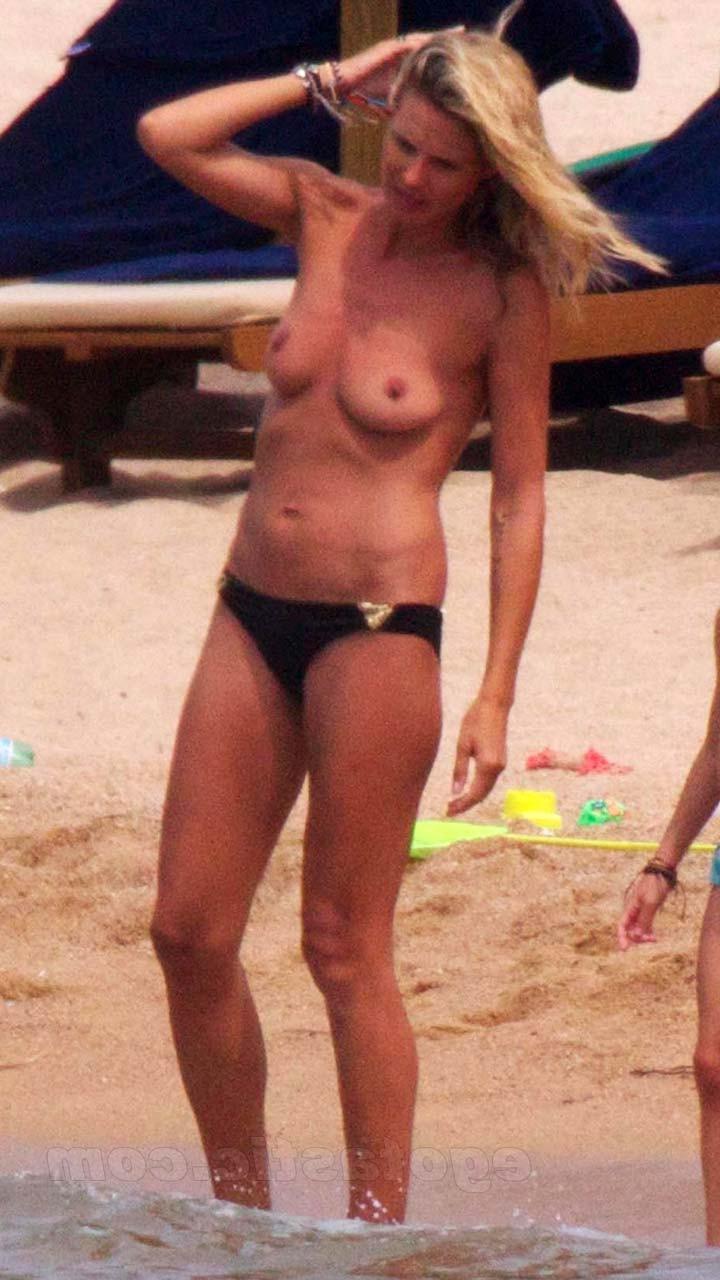 16P Heidi Klum fucking sexy and hot paparazzi topless photos on beach