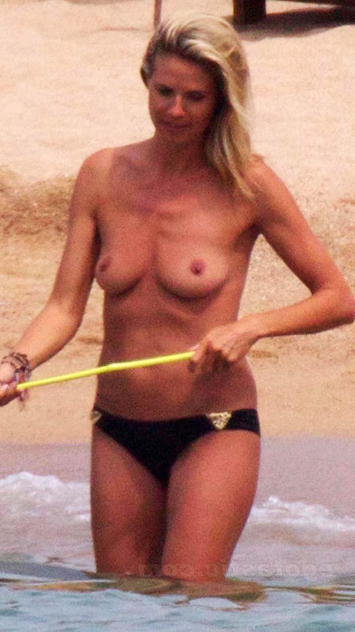 16P Heidi Klum fucking sexy and hot paparazzi topless photos on beach