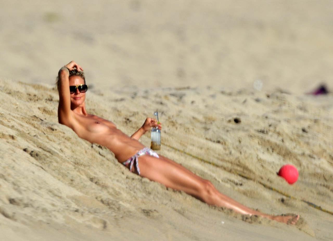 16P Heidi Klum fucking sexy and hot topless paparazzi photos on beach