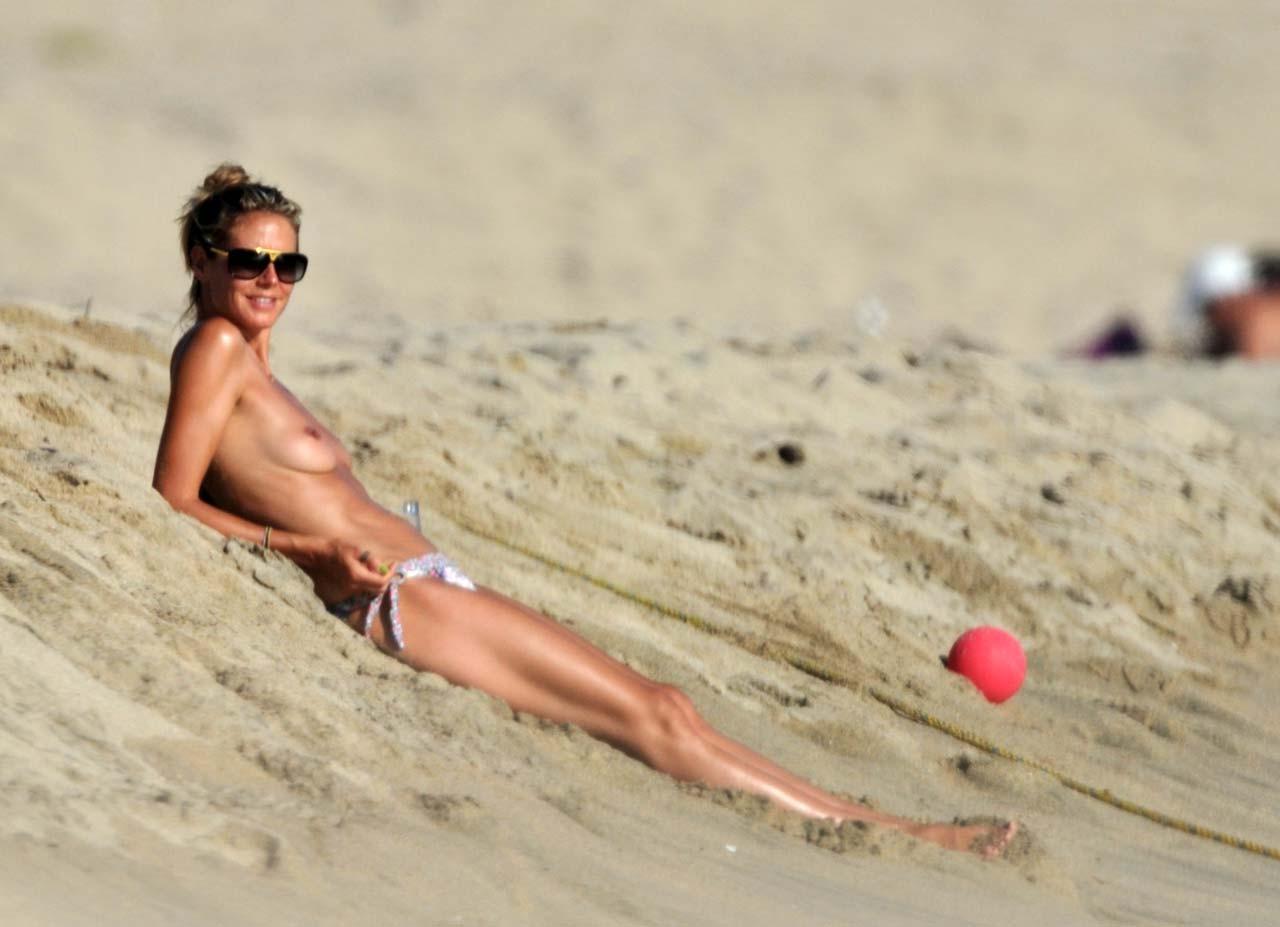 16P Heidi Klum fucking sexy and hot topless paparazzi photos on beach