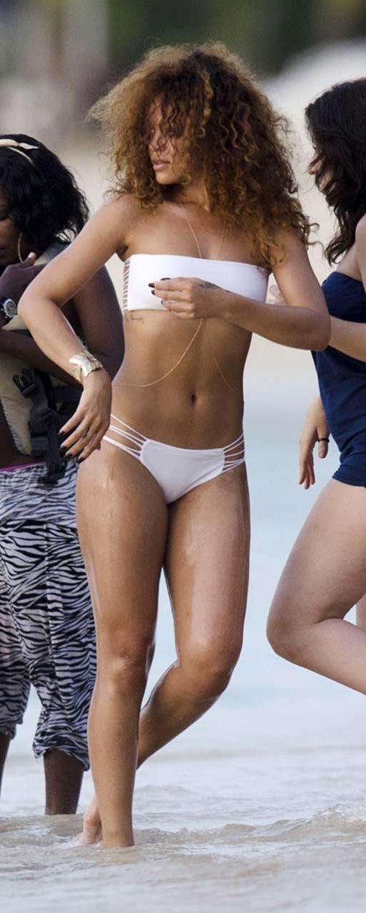 16P Rihanna exposing her fucking sexy body and hot ass in bikini on beach