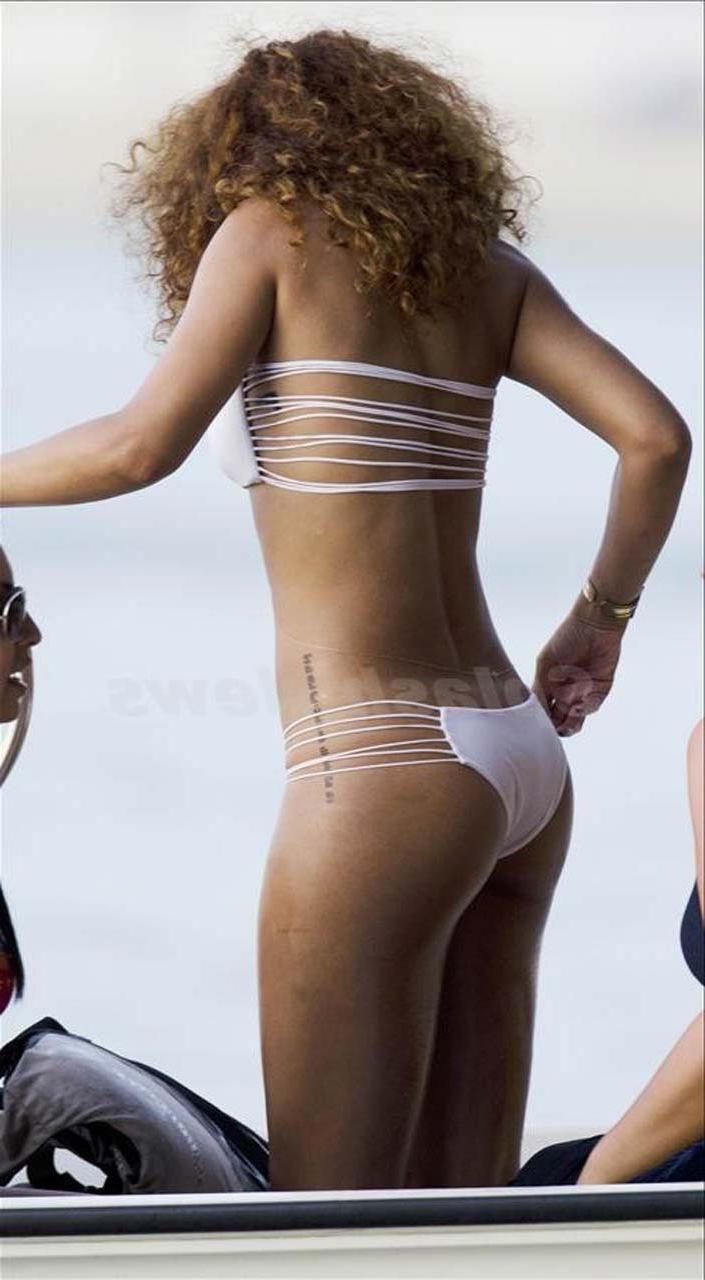 16P Rihanna exposing her fucking sexy body and hot ass in bikini on beach