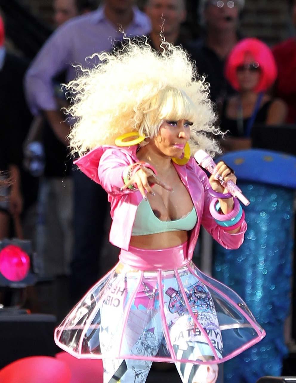 16P Nicki Minaj fucking sexy and hot upskirt and nipple slip paparazzi photos