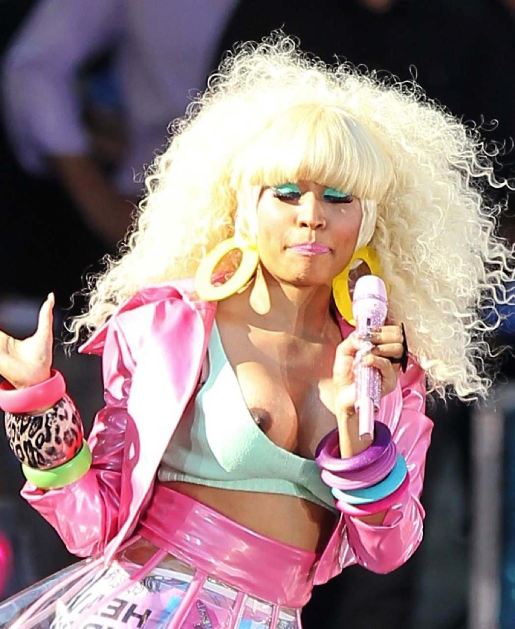 16P Nicki Minaj fucking sexy and hot upskirt and nipple slip paparazzi photos