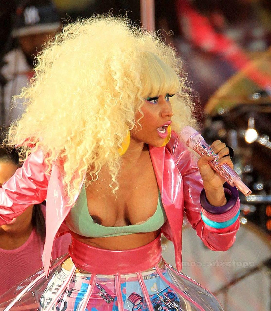 16P Nicki Minaj fucking sexy and hot upskirt and nipple slip paparazzi photos