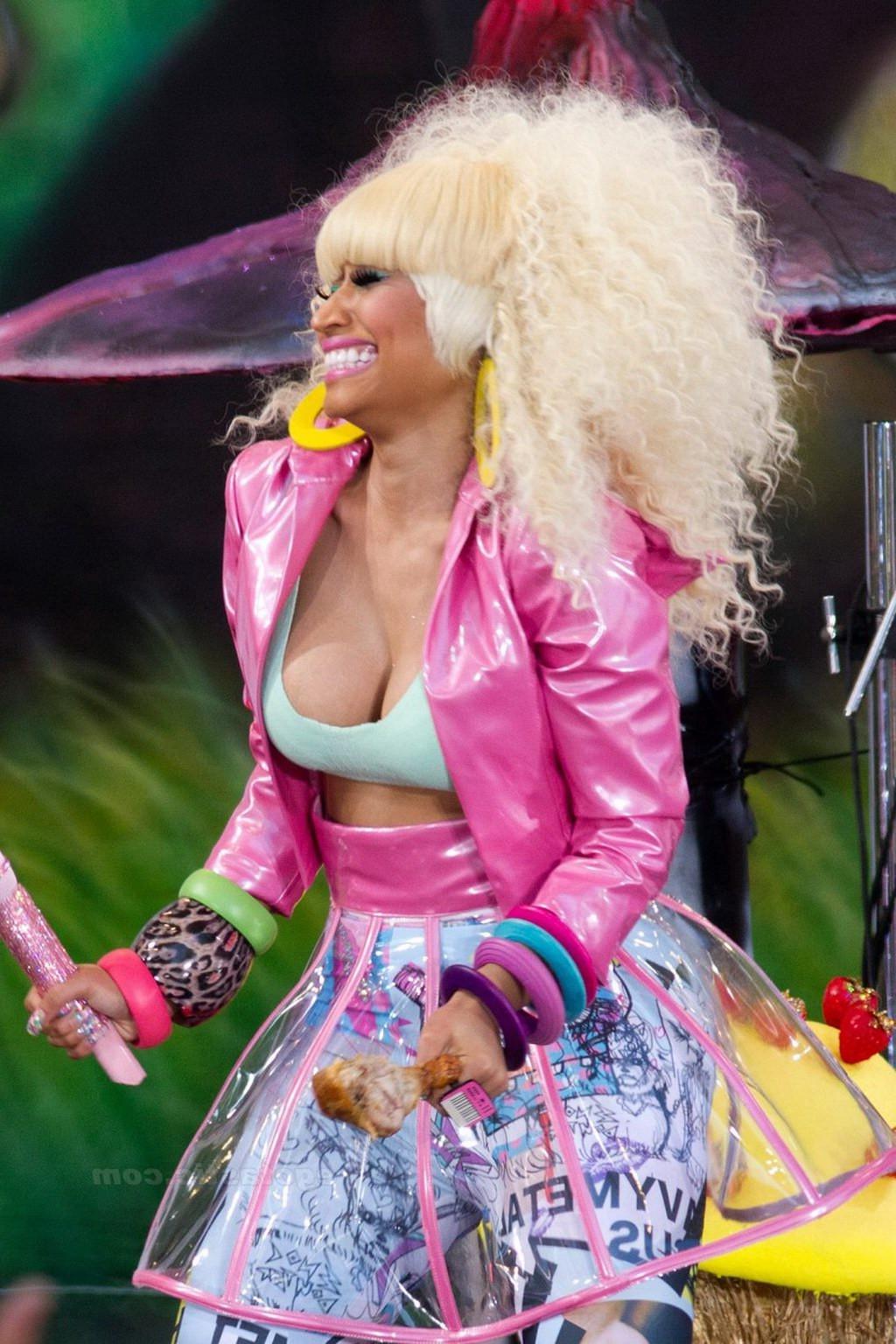 16P Nicki Minaj nipple slip on Good Morning America show