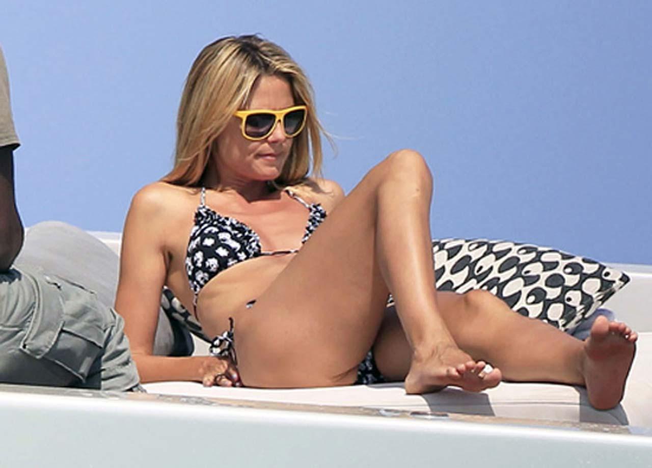 16P Heidi Klum fucking sexy and hot bikini and topless paparazzi photos