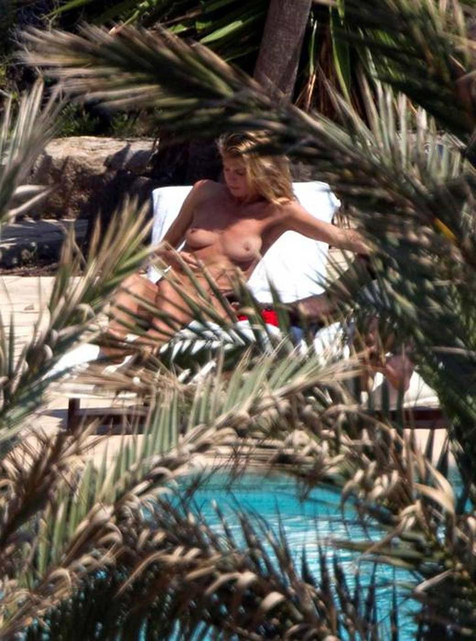 16P Heidi Klum fucking sexy and hot bikini and topless paparazzi photos