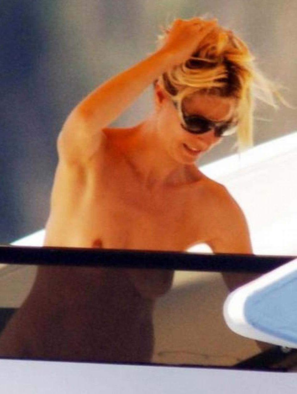 16P Heidi Klum fucking sexy and hot bikini and topless paparazzi photos