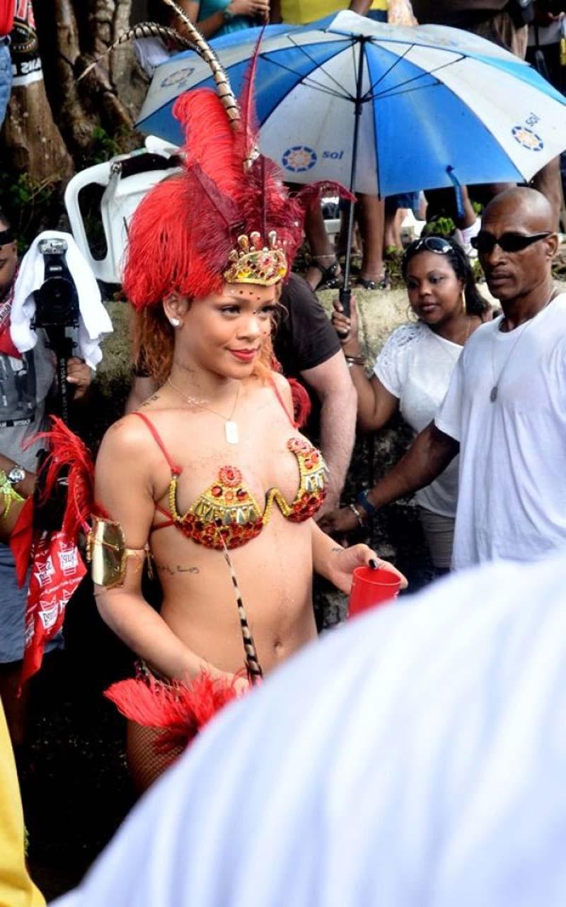 16P Rihanna exposing her sexy body and hot ass while she is dressed like a whore
