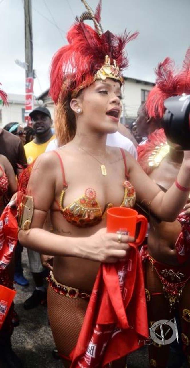16P Rihanna exposing her sexy body and hot ass while she is dressed like a whore
