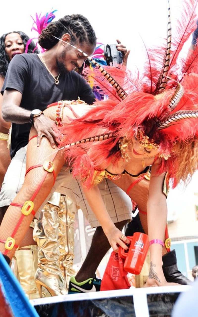 16P Rihanna exposing her sexy body and hot ass while she is dressed like a whore