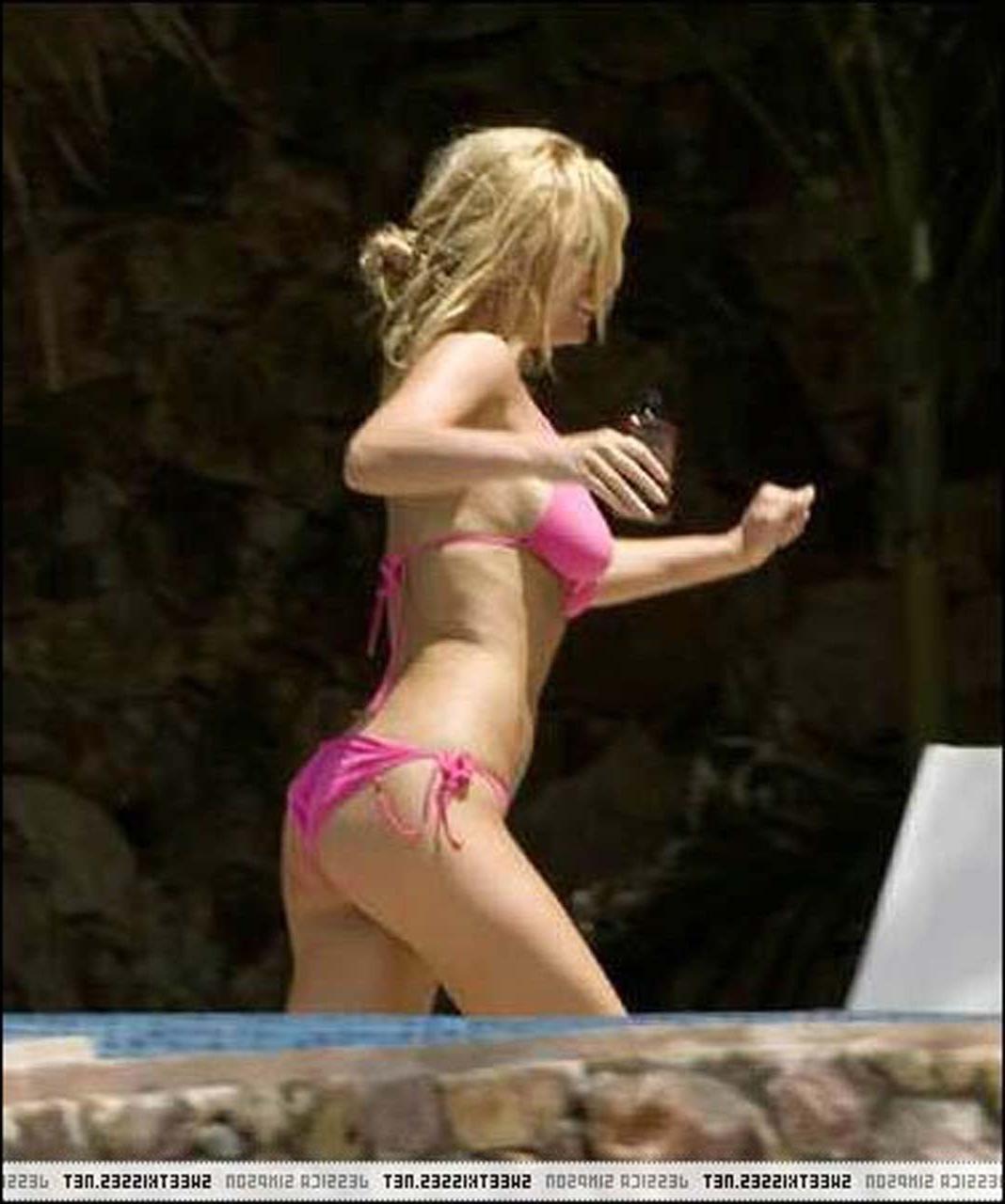 15P Jessica Simpson exposing sexy body and fucking huge boobs in bikini