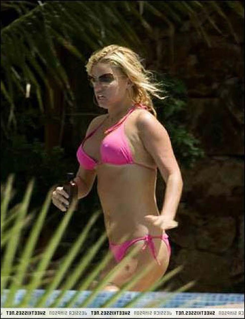 15P Jessica Simpson exposing sexy body and fucking huge boobs in bikini