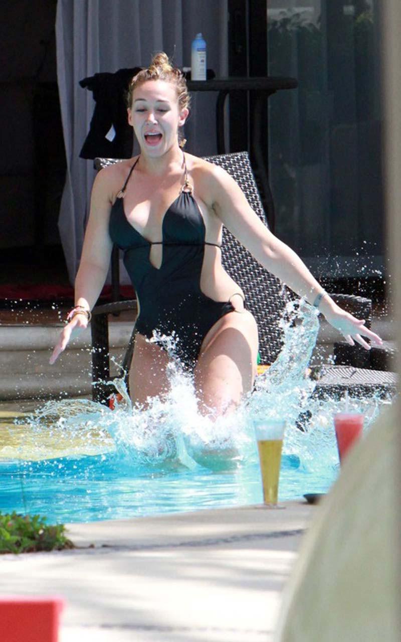 16P Hilary Duff exposing her fucking sexy body and hot ass in bikini on pool