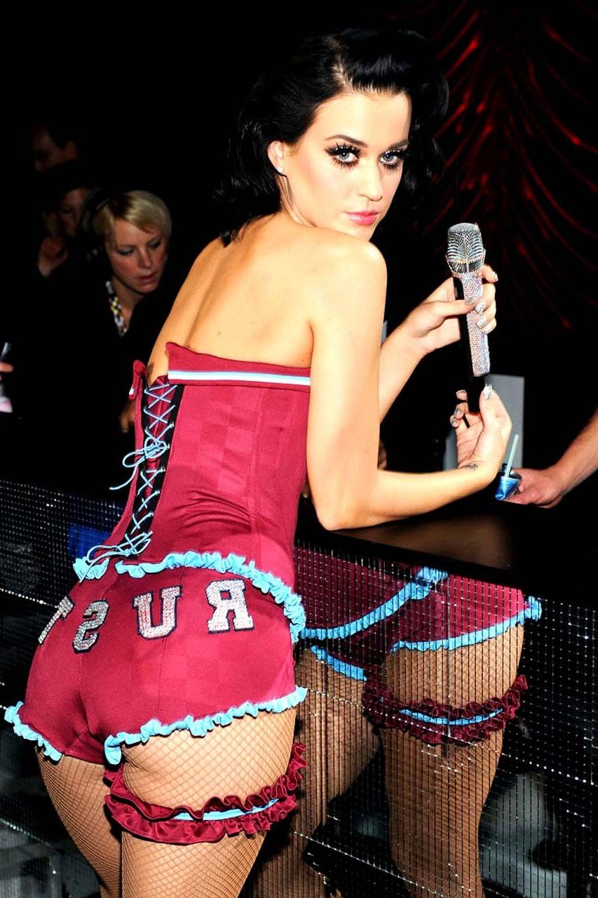 16P Katy Perry exposing her sexy body and fucking huge boobs
