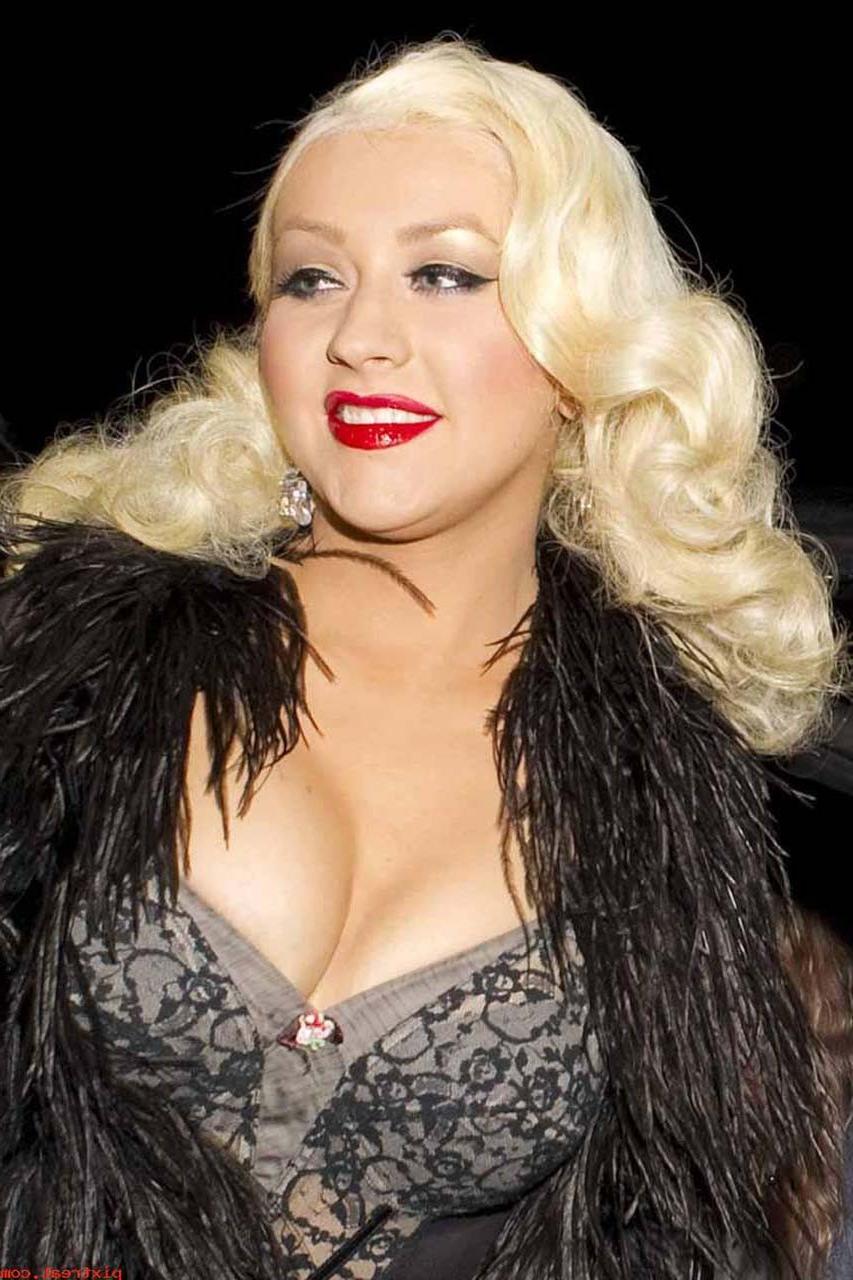 16P Christina Aguilera posing nude and showing sexy body and huge boobs