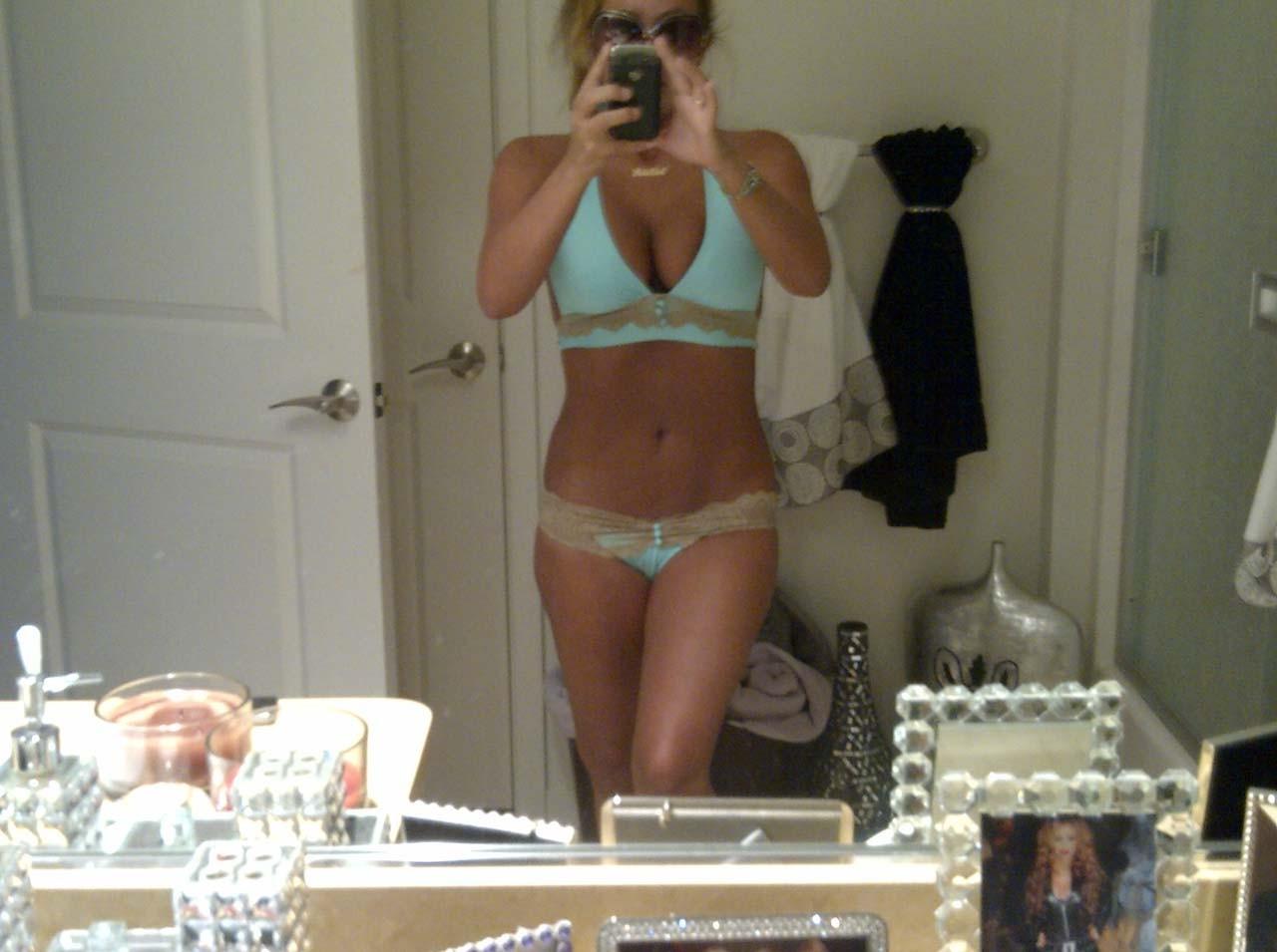 16P Aubrey Oday exposing her sexy body and huge boobs on private photos
