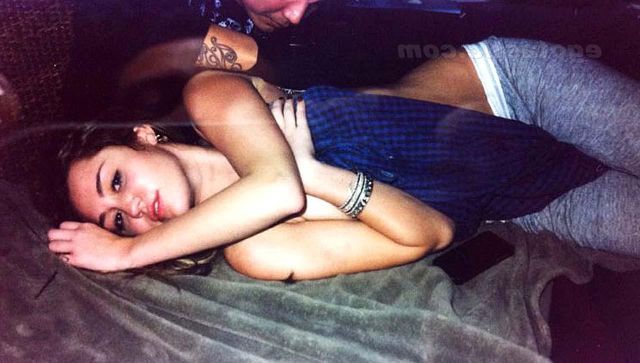 15P Miley Cyrus sexy and hot private and nipple slip paparazzi photos