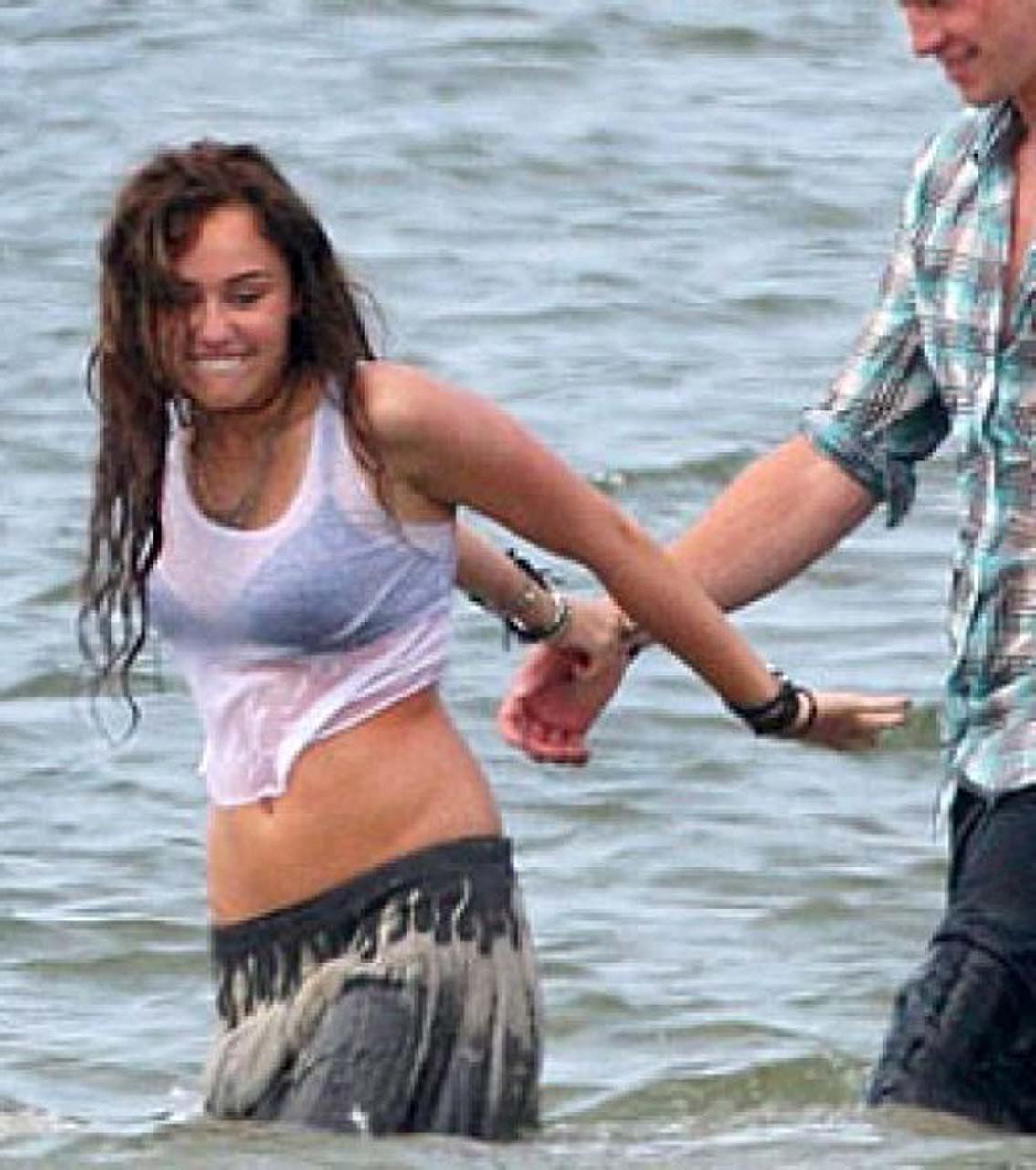 15P Miley Cyrus sexy and hot private and nipple slip paparazzi photos