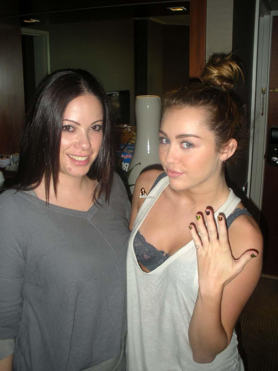 15P Miley Cyrus sexy and hot private and nipple slip paparazzi photos