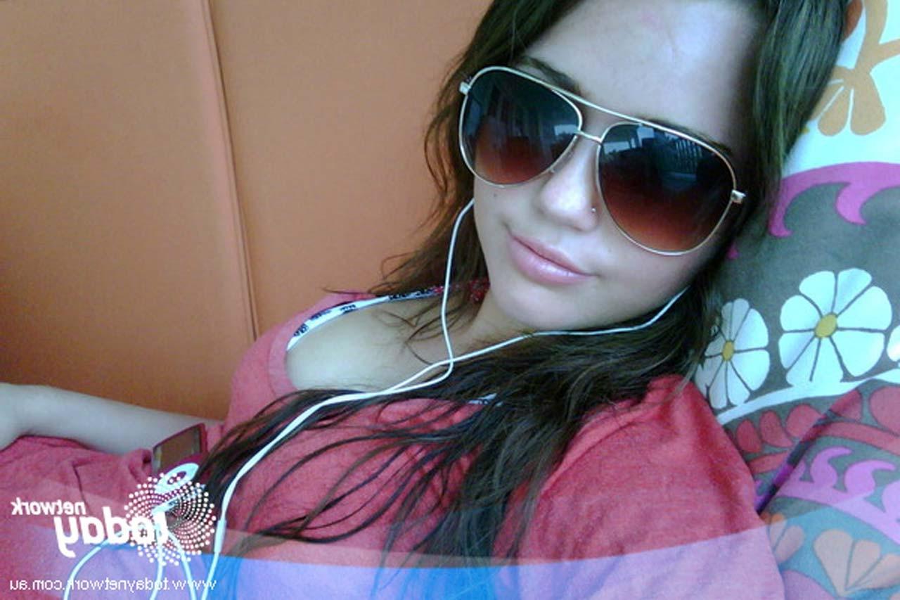 15P Miley Cyrus sexy and hot private and nipple slip paparazzi photos