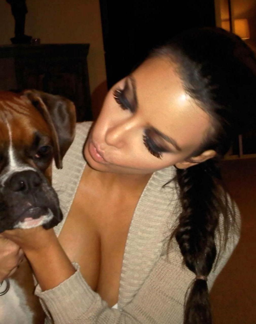 16P Kim Kardashian exposing sexy body and huge boobs on private photos