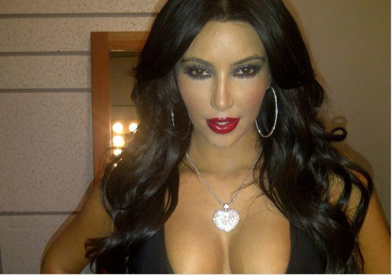 16P Kim Kardashian exposing sexy body and huge boobs on private photos