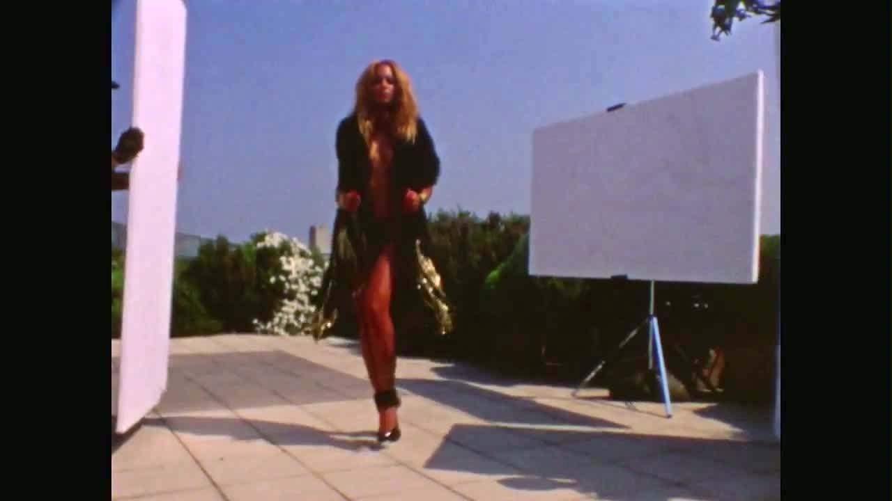 16P Beyonce Knowles exposing her fucking sexy body and nice tits in underwear
