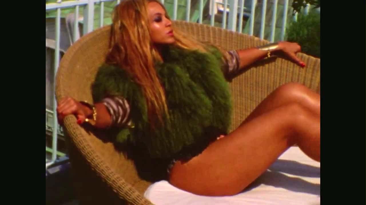16P Beyonce Knowles exposing her fucking sexy body and nice tits in underwear